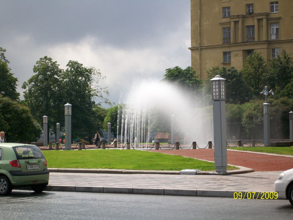 Необычный фонтан. Санкт-Петербург - Экскурсия в Петербург: улицы, каналы, архитектура