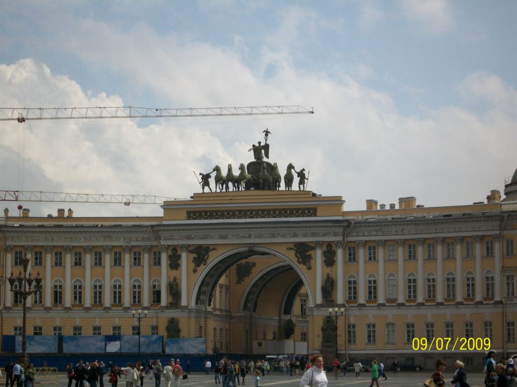Арка главного штаба на Дворцовой площади - Экскурсия в Петербург: улицы, каналы, архитектура
