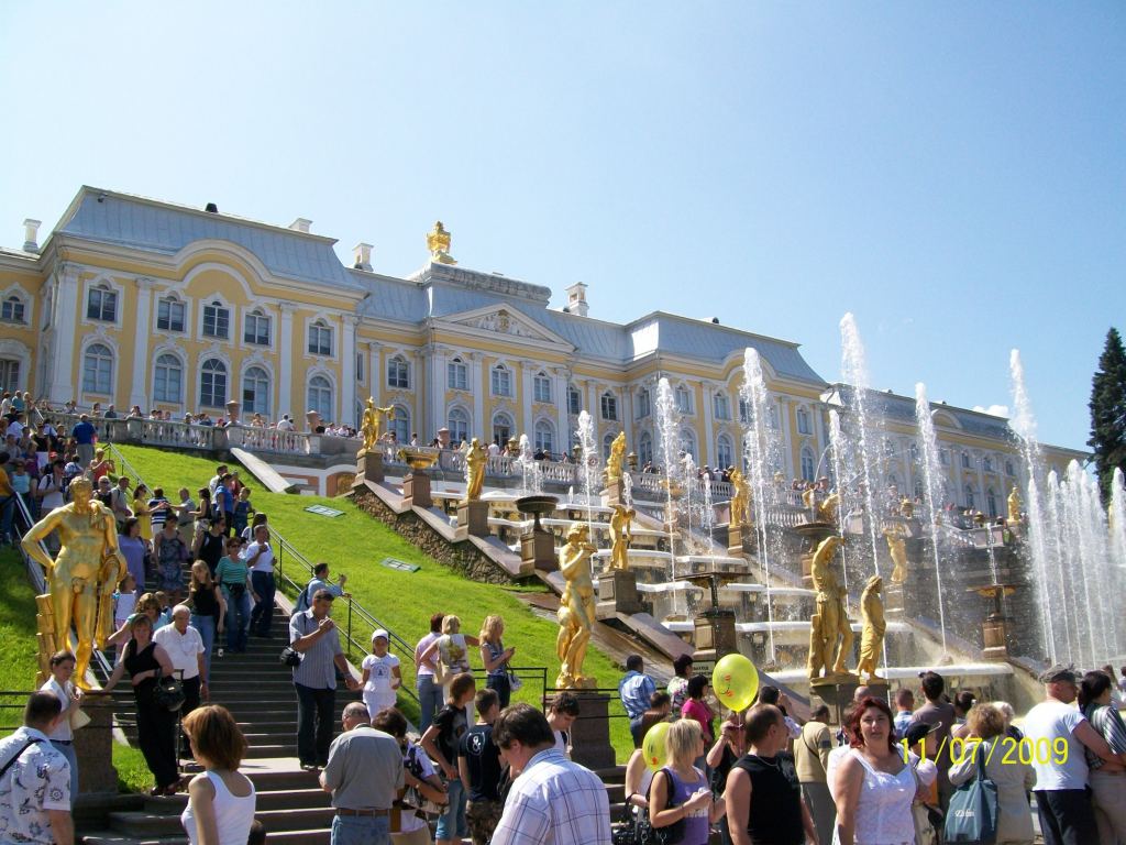 Вид на Большой дворец и Большой каскад - Дворцово-парковый комплекс Петергоф