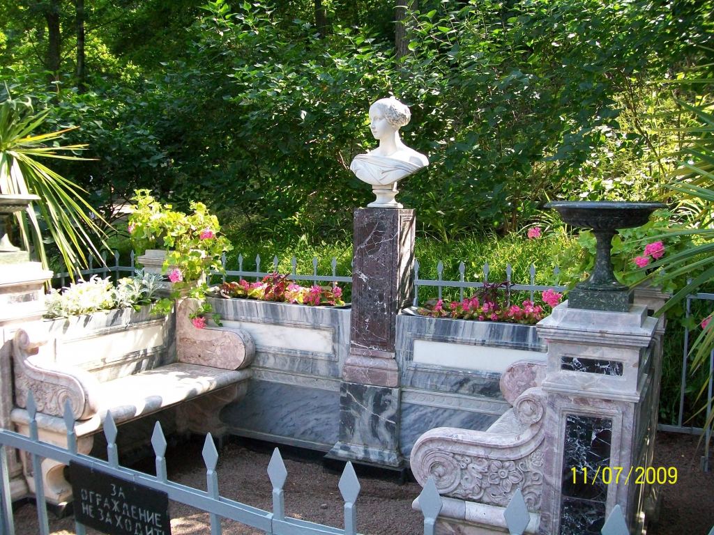 Уютный уголок для отдыха - Дворцово-парковый комплекс Петергоф