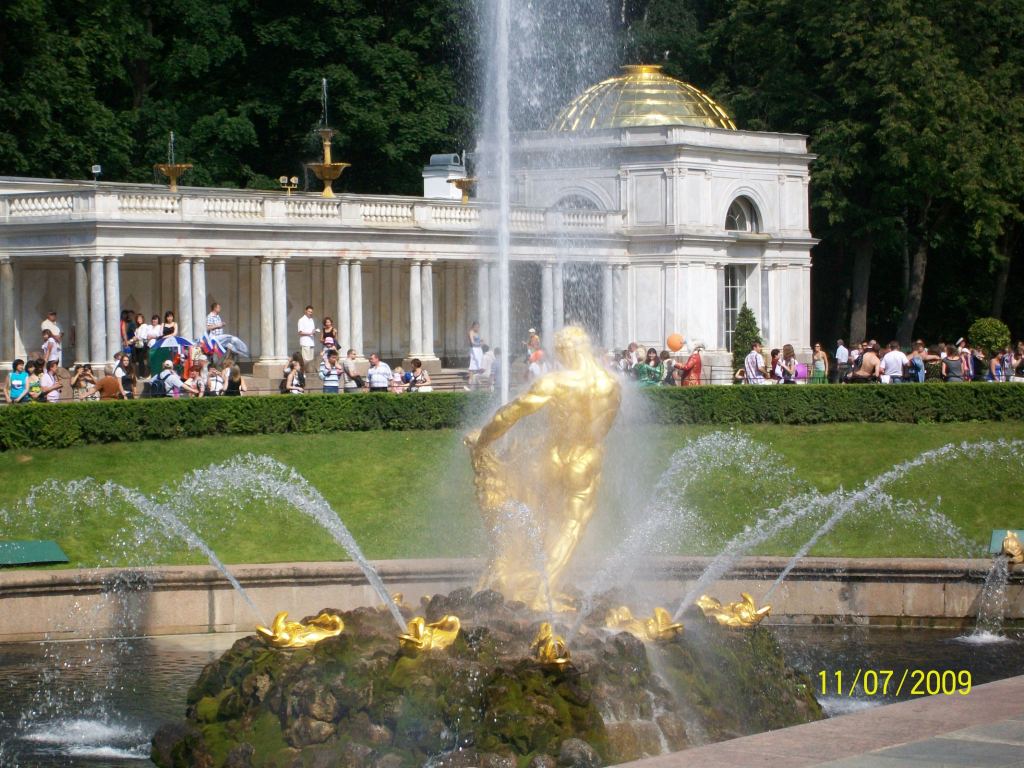 Фонтан Самсон, разрывающий пасть льву - Дворцово-парковый комплекс Петергоф