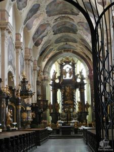 Внутренний интерьер храма Страговского монастыря - Прага. Левый берег. Градчаны