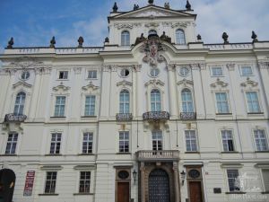 Архиепископский дворец - Прага. Левый берег. Градчаны