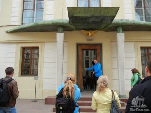 Дверь для входа президента Чехии - Прага. Левый берег. Градчаны