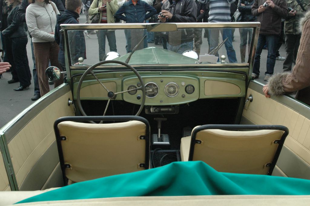 Фото 3 - Ретроавтомобили на Контрактовой площади