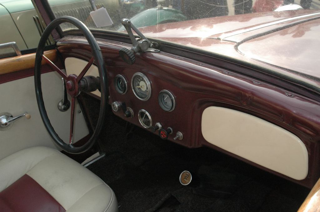 Фото 5 - Ретроавтомобили на Контрактовой площади