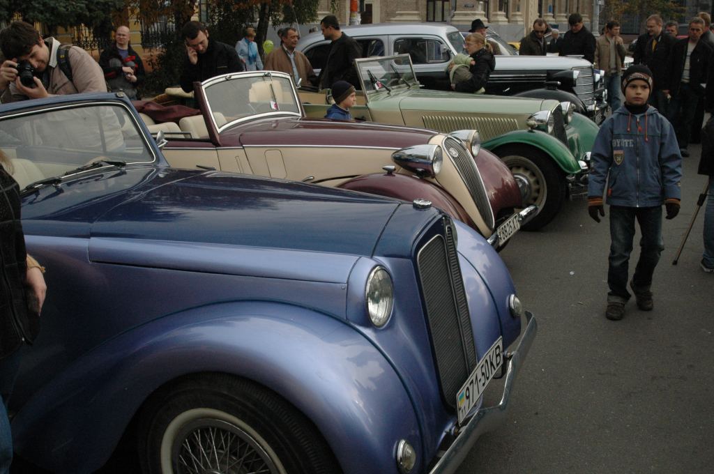 Фото 11 - Ретроавтомобили на Контрактовой площади