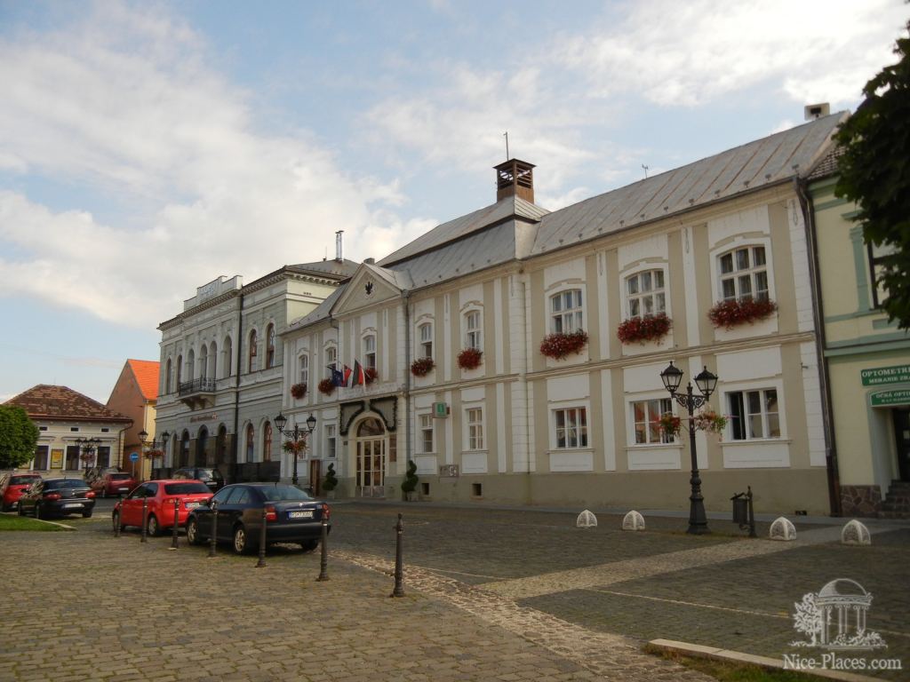 Budovy na Hlavnom námestí - Римавска Собота, Словакия