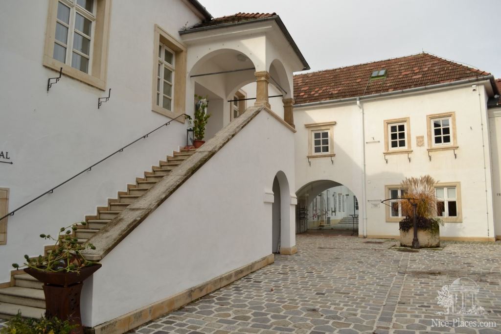 Двор Винной академии в Русте - Винными дорогами Австрии. Достопримечательности Руста