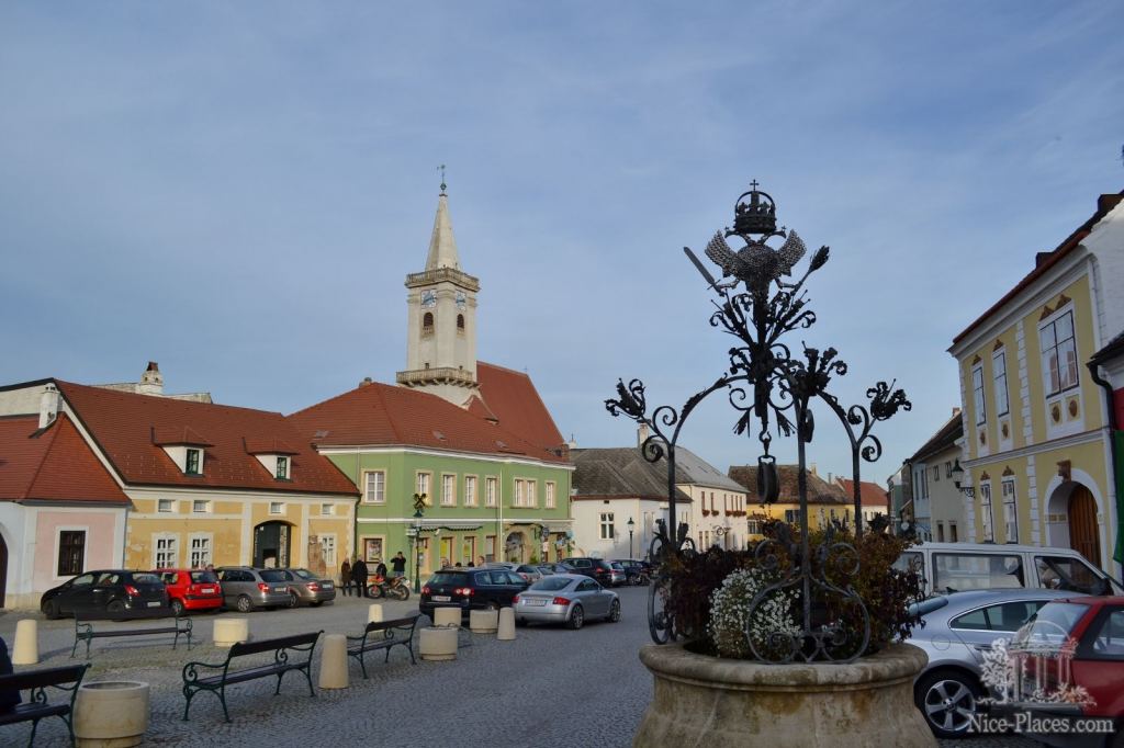 Старинный колодец на Кирхенгассе - Винными дорогами Австрии. Достопримечательности Руста