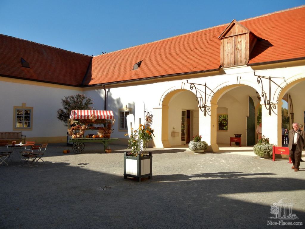 Фермерский комплекс Meierhof - Замок Шлосс Хоф (Schloss Hof) в Австрии