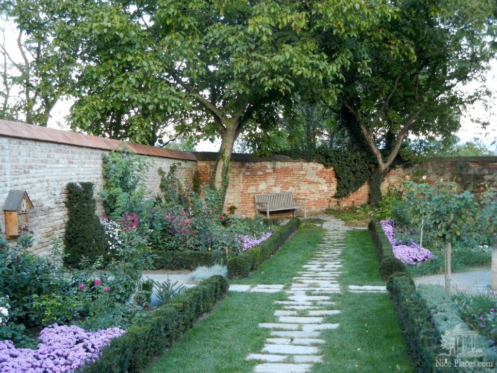 Еще один милый садик - Замок Шлосс Хоф (Schloss Hof) в Австрии