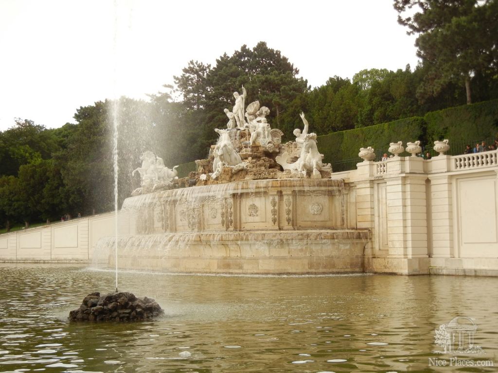 Фонтан Нептуна в Шенбрунне - Дворец Шенбрунн в Вене