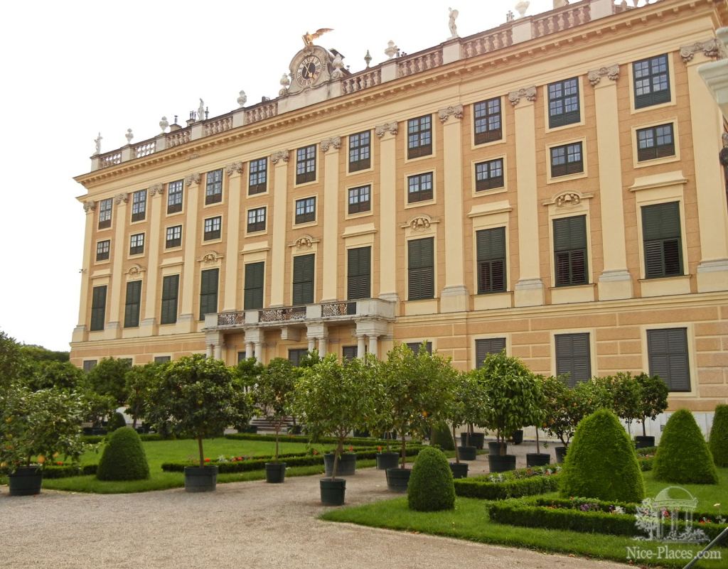 Сад принца Рудольфа в Шенбрунне. Здесь в основном цитрусовые деревья - Дворец Шенбрунн в Вене