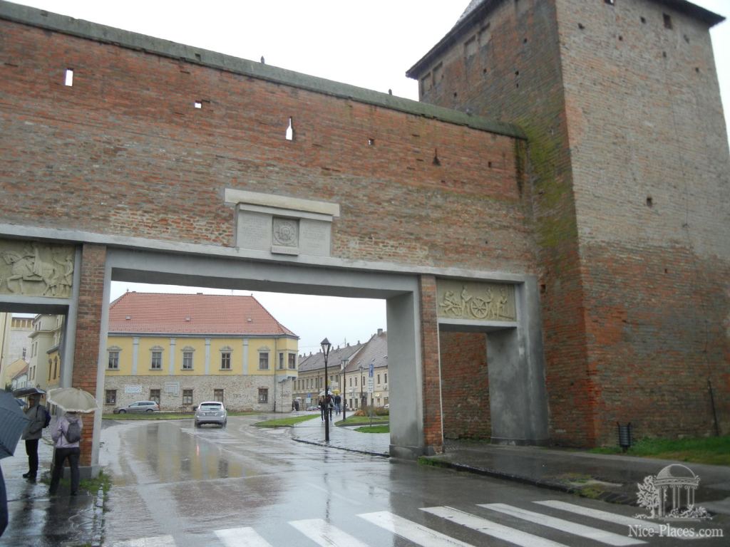 Въездная брана Трнавской крепости - Трнава - самый старинный город Словакии