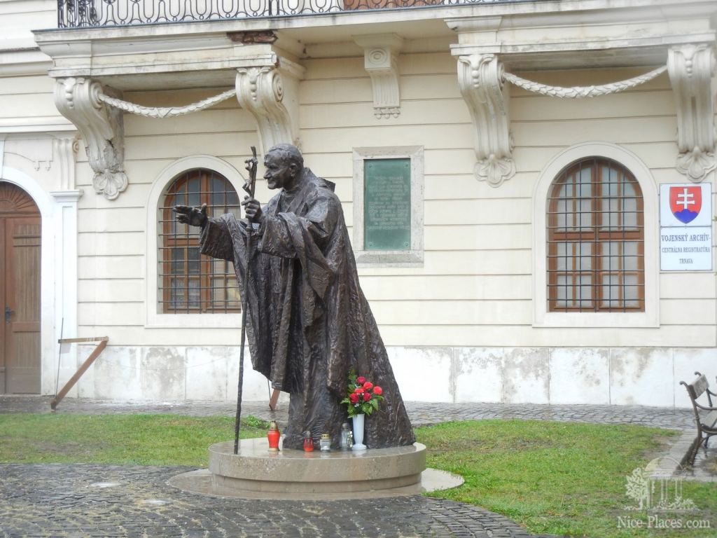 Памятник Яну Крестителю - Трнава - самый старинный город Словакии