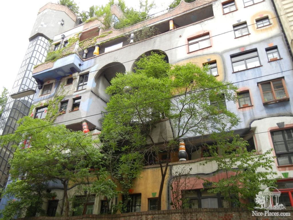 Первая достопримечательность на пути - дом Хундертвассера - И снова неповторимая Вена