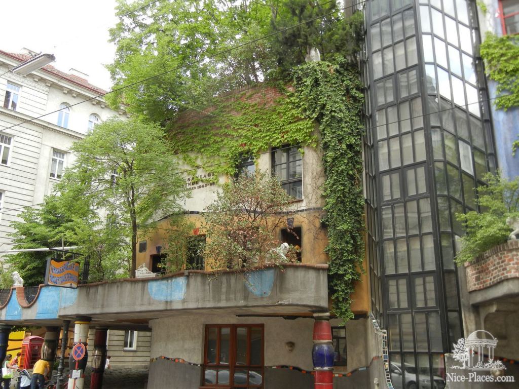 К 2012 году дом Хундертвассера изрядно оброс - И снова неповторимая Вена