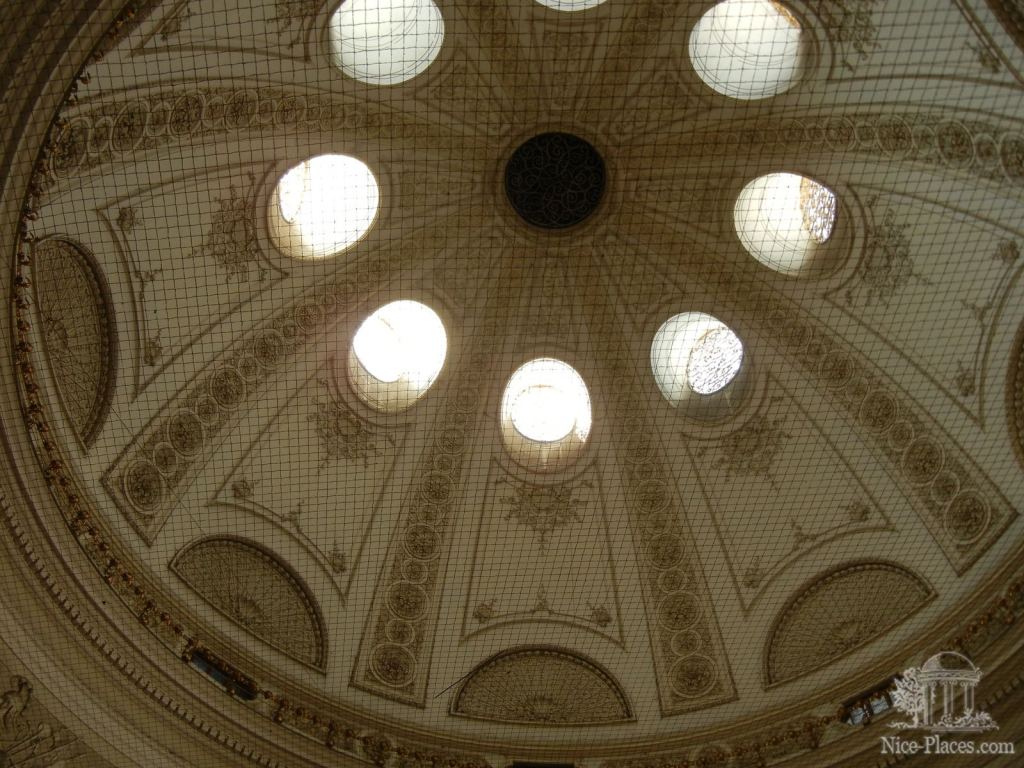 Это всего лишь арка, ведущая во двор Ховбурга - И снова неповторимая Вена