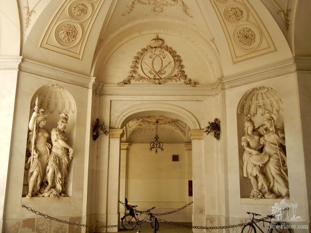 Тоже убранство арки - И снова неповторимая Вена