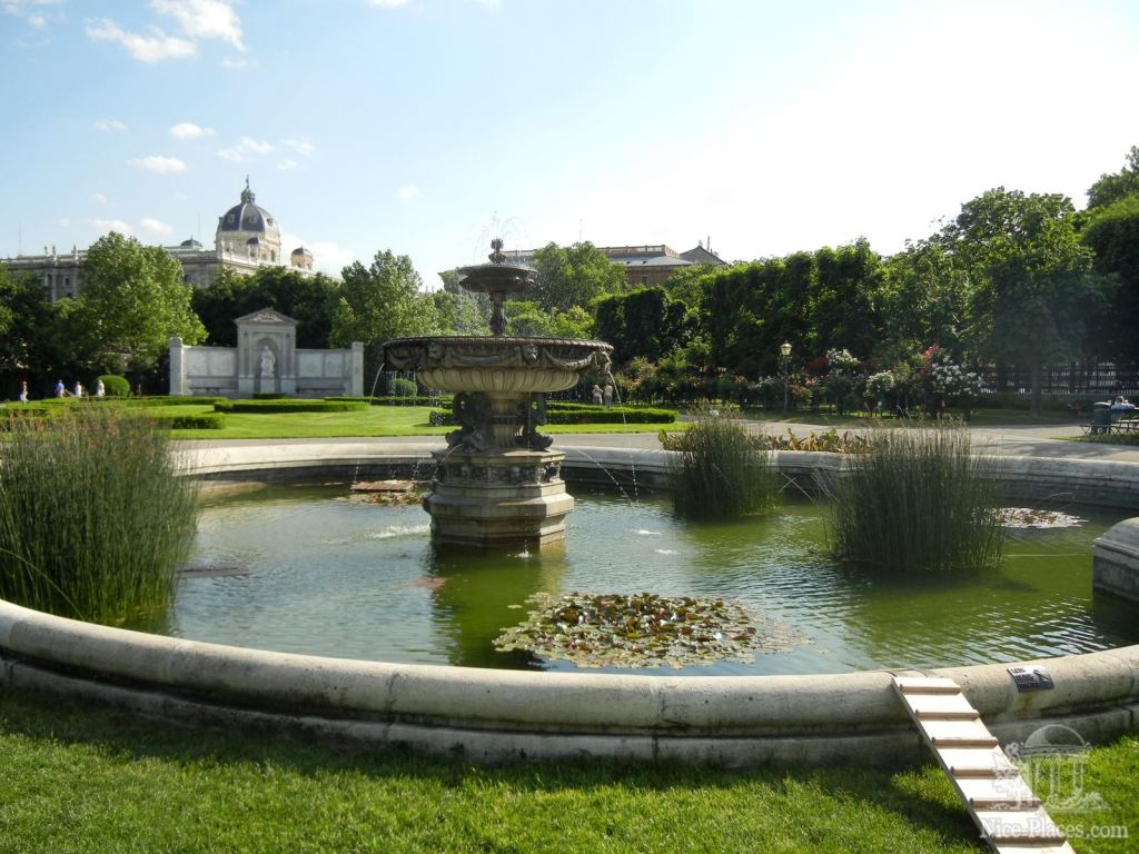 Пруд с фонтанчиком в народном парке - И снова неповторимая Вена