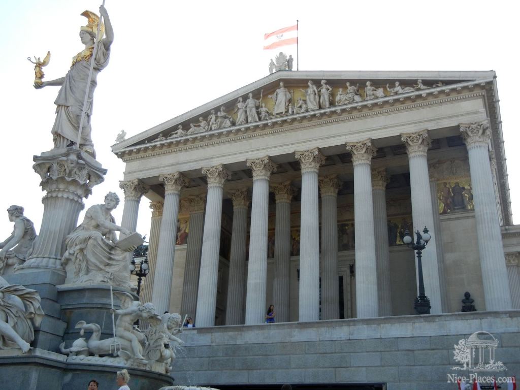 Главная скульптурная композиция у парламента - И снова неповторимая Вена