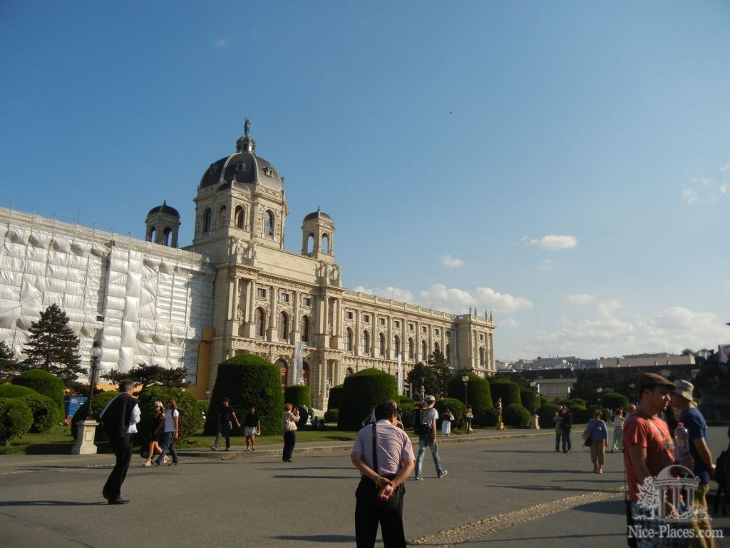Площадь Марии Терезии и два одинаковых здания музеев вокруг нее - И снова неповторимая Вена