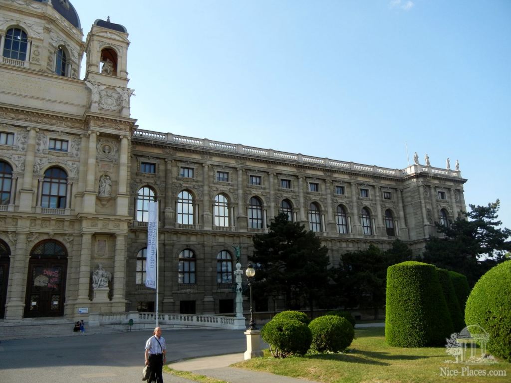 Музей естествознания и клумба на площади Марии Терезии - И снова неповторимая Вена