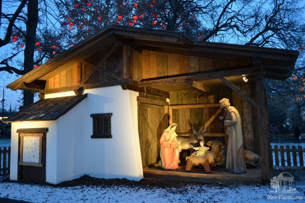 Инсталляция вертепа на Ратхауз плац (возле ратуши) - Рождество в Вене 2012 - фотоотчет очевидцев