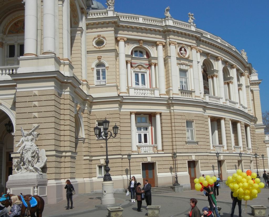 Кусочек оперного с воздушными шарами - Одесская Юморина 2011