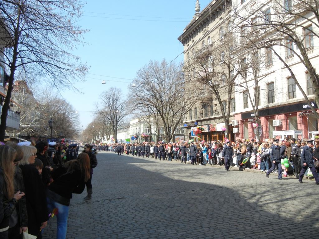 Все ждут шествия, милиция занимает места, освобождают Дерибасовскую - Одесская Юморина 2011