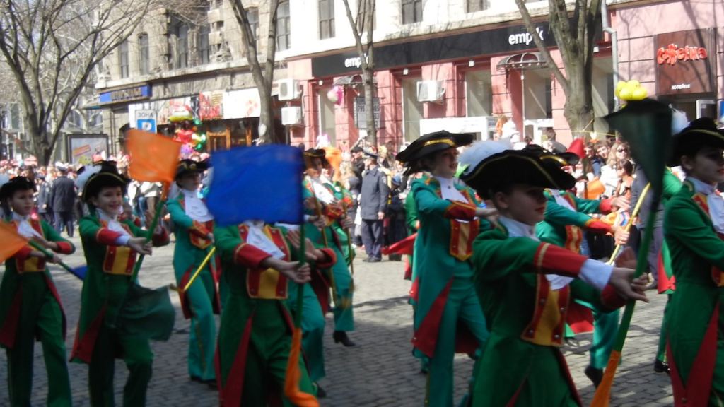 Оркестр, возглавляющий шествие - Одесская Юморина 2011