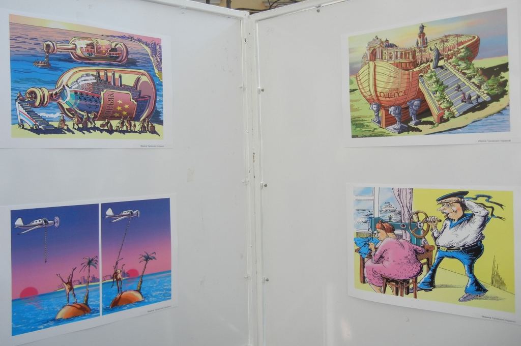 Выставка карикатур в горсаду - Одесская Юморина 2011