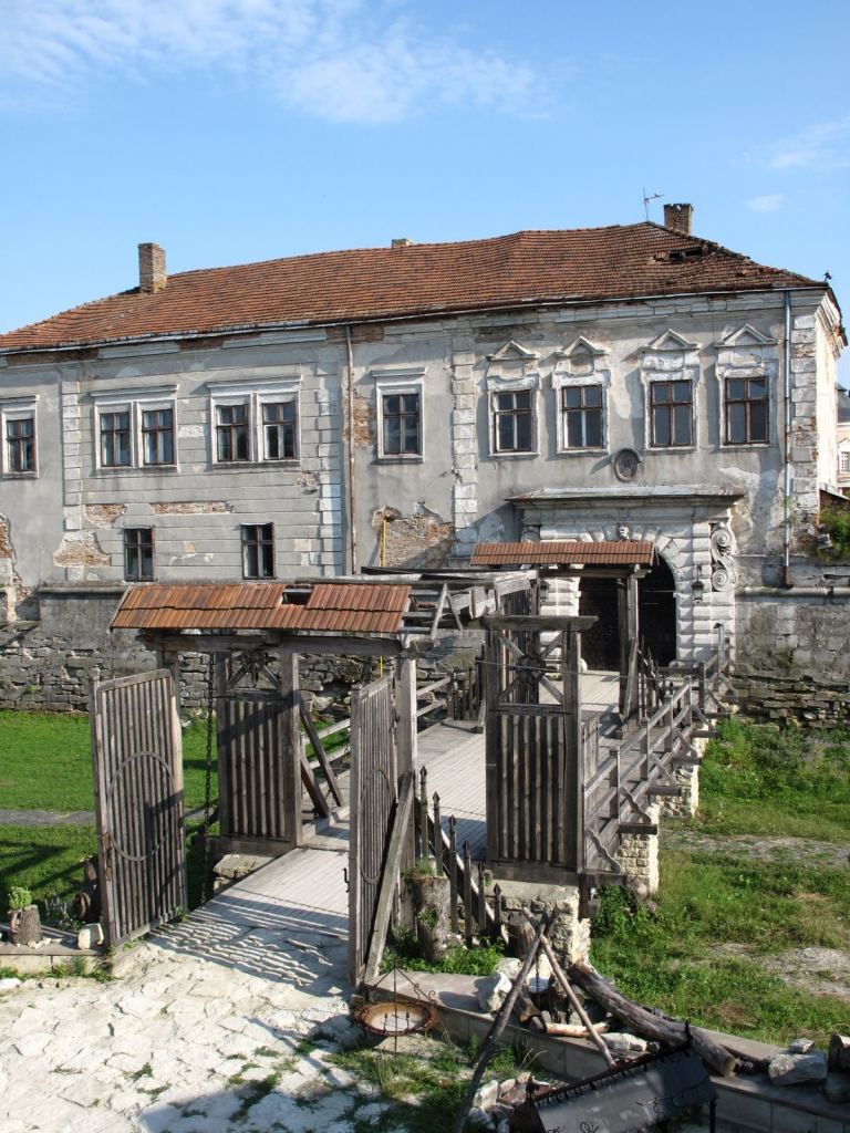 Золочевский замок. Бывшая тюрьма НКВД - Золочев, Западная Украина