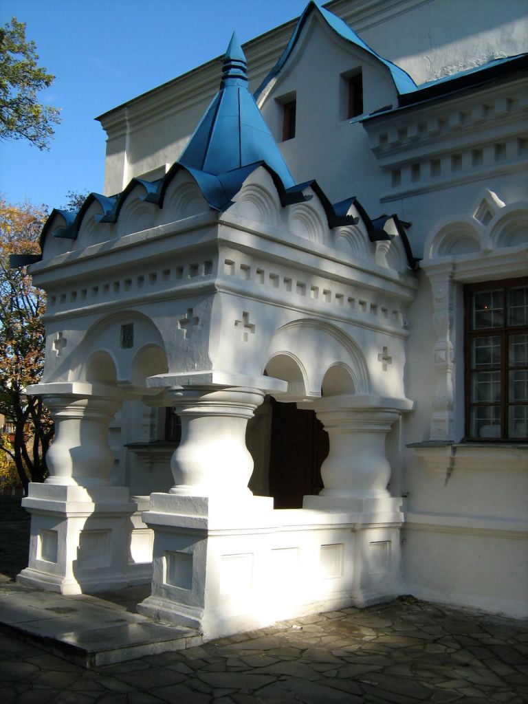 Портик у входа в Коллегиум - Чернигов