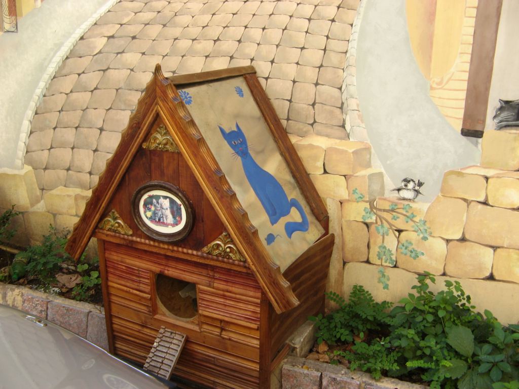 Апартаменты для котов - Двор "Окно в Европу" на Пушкинской