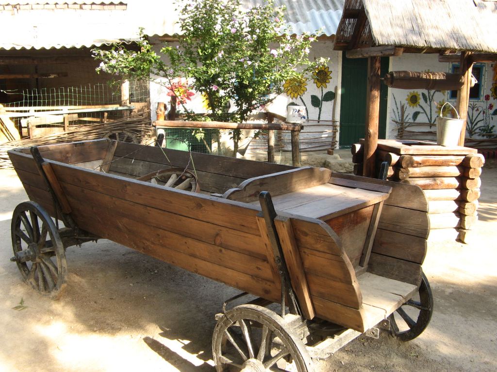 Атрибуты сельского дворика - Одесский зоопарк