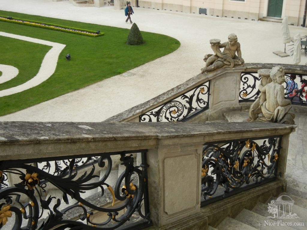 Перила лестницы - Замок Фертёд - венгерский Версаль