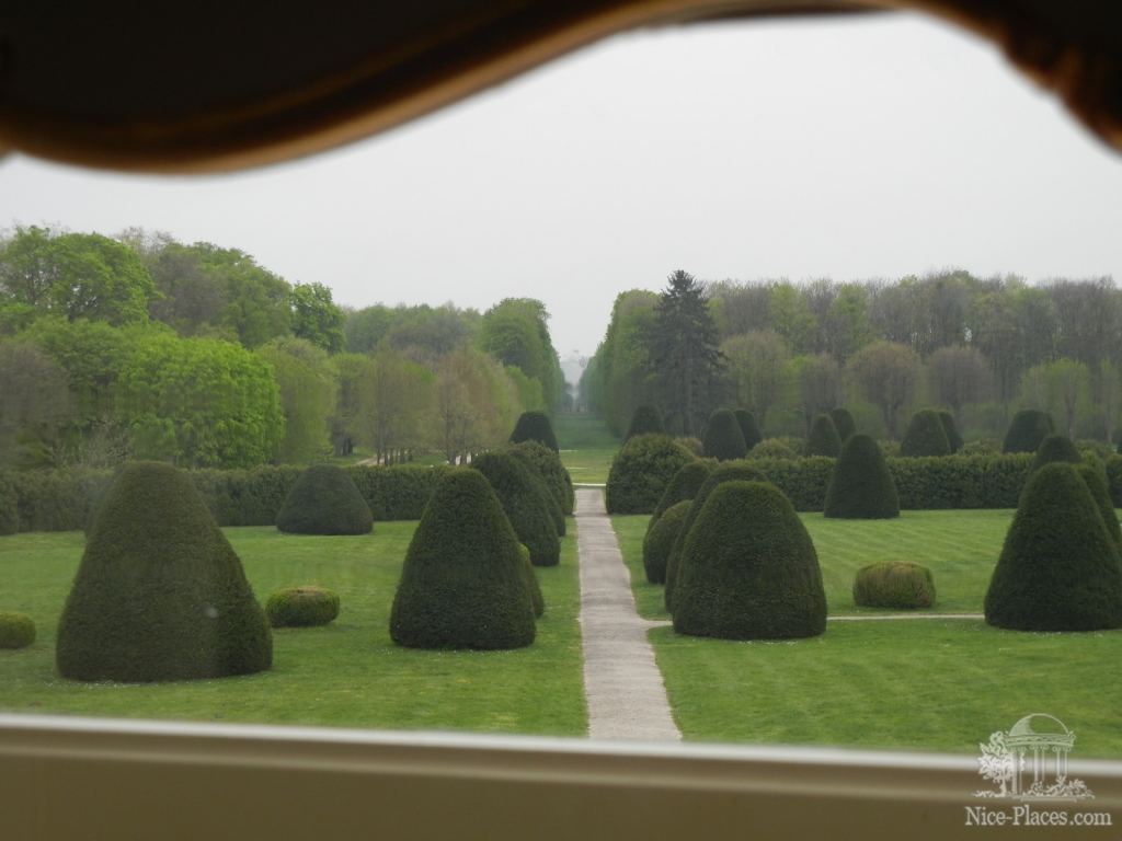 Вид из окна на замковый парк - Замок Фертёд - венгерский Версаль