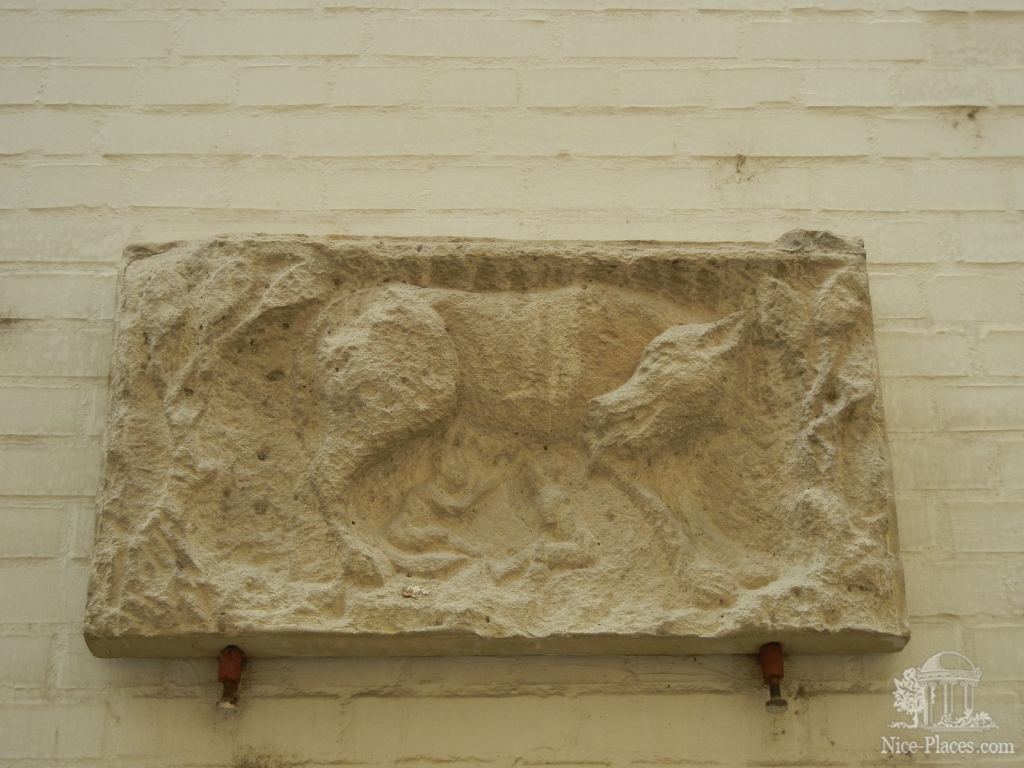 Барельеф, сохранившийся с времен Римской империи - Шопрон - второй по красоте город Венгрии