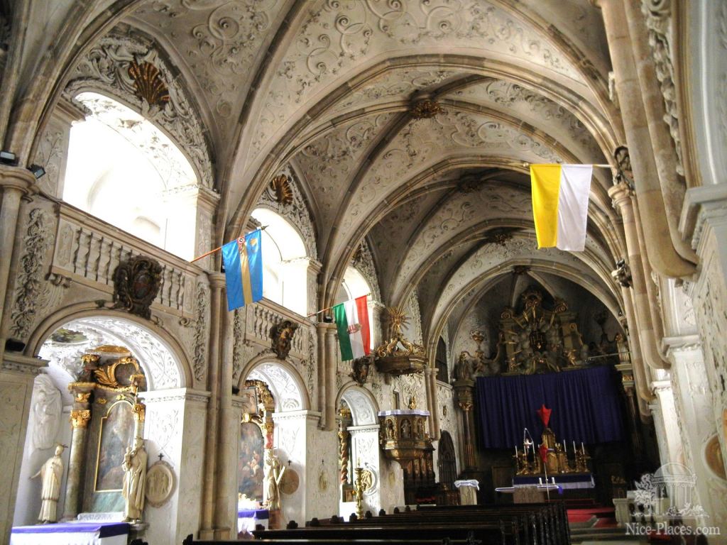 Внутри кафедрального собора - Шопрон - второй по красоте город Венгрии