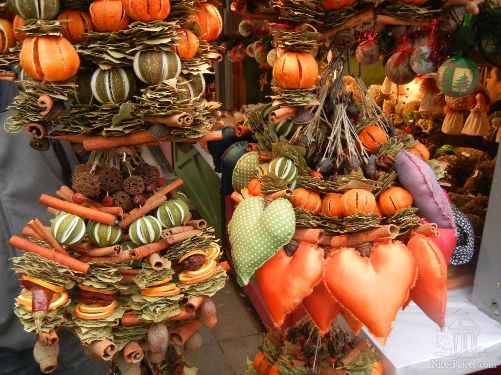 Необычные композиции из пахучих фруктов, специй, корицы, трав и т.д. - Ночная и рождественская Братислава